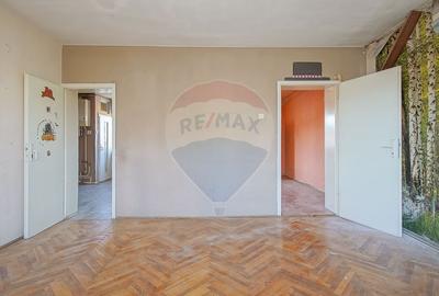 Apartament cu 2 camere decomandat în 13 Decembrie - 24