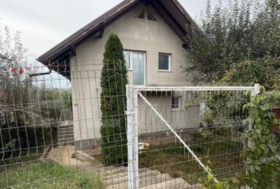 Casă cu 4 camere cu Teren 300 Mp în Burdujeni