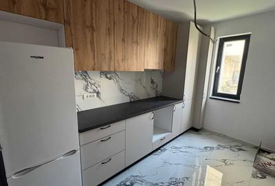 Decomandat, bucatarie inchisa. Curte. La asfalt. - 1