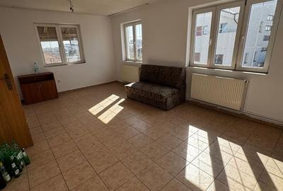 Casă individuală cu 8 camere cu Canalizare în Ultracentral - 6