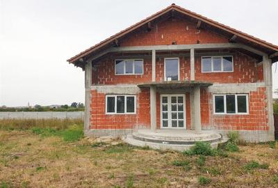 Casă cu 5 camere cu Teren 900 Mp în Tileagd