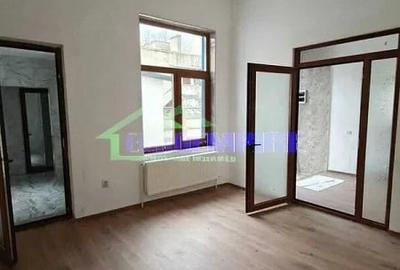 Casă cu 3 camere cu Teren 100 Mp în Central - 4