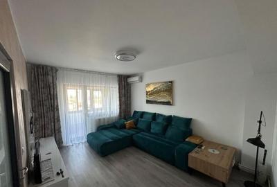 Apartament cu 4 camere decomandat în Casa de Cultură