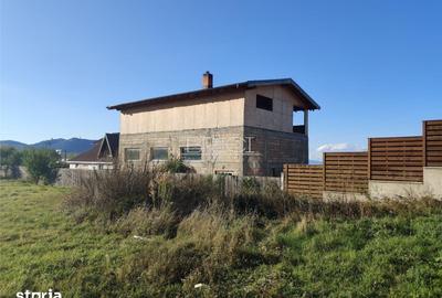 Casă cu 7 camere cu Teren 320 Mp în Central