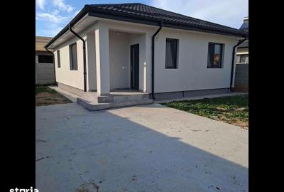 Casă cu 2 camere cu Teren 240 Mp în Central