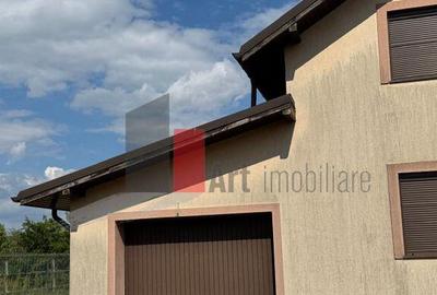 Casa la rosu in Peris - 7