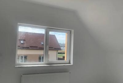 Casă cu 5 camere cu Teren 395 Mp în Malu Mare