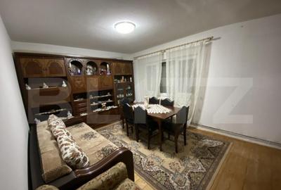 Apartament 4 camere, in suprafata de 74 mp, decomandat, zona - 3