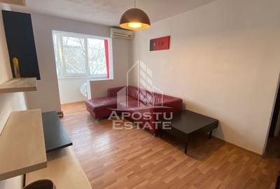 Apartament cu 3 camere semidecomandat în Dacia