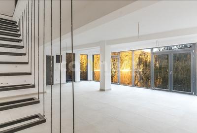 Casa / Vila cu 4 camere de vanzare - 1