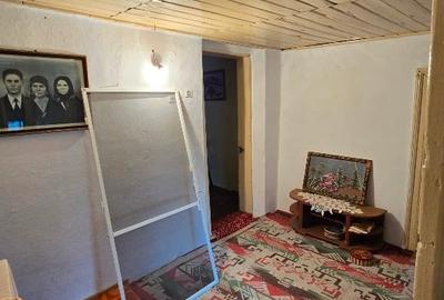 Vând casă la țară cu grădină mare și anexe, ideală pentru familie - 2