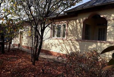 Casă cu 4 camere cu Teren 1000 Mp în Boldești