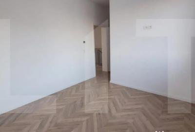 Casă cu 5 camere cu Teren 300 Mp în Dumbrăvița