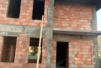 Vand casa la rosu cu placa beton peste etaj, la iesire din Berceni - intrare Vidra - Dealu Verde - 2