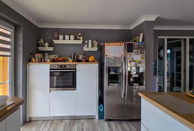 Casă individuală cu 11 camere cu Canalizare în Aninoasa - 23