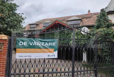 Casă cu 8 camere cu Teren 2235 Mp în Central - 1