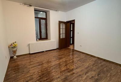 Casă cu 2 camere decomandat în Badea Cârțan - 1