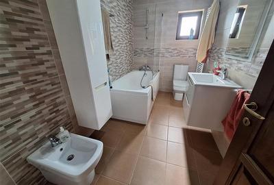 Casă individuală cu 4 camere cu Teren 1000 Mp în 9 Mai - 16