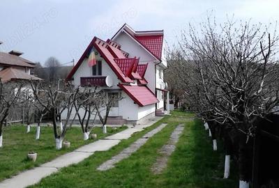 Casă cu Teren 1800 Mp în Grajduri - 1