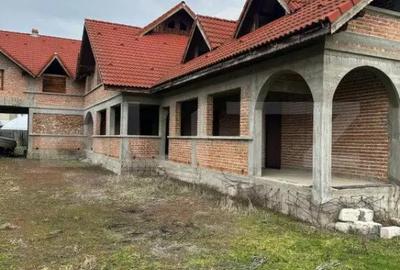 Casă cu 7 camere cu Teren 1400 Mp în Central - 16
