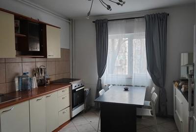 Apartament cu 3 camere decomandat în 13 Septembrie