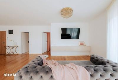 Apartament cu 4 camere în Zorilor