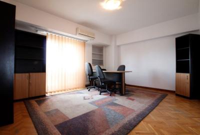 Apartament cu 4 camere decomandat, mobilat în P-ța Unirii - 1