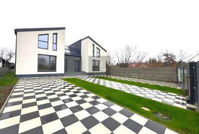 Duplex cu 4 camere cu Canalizare în Central - 1