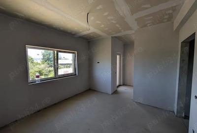 Casă cu 4 camere cu Teren 500 Mp în Gilău