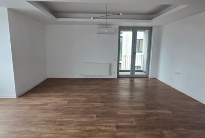 Apartament cu 4 camere nedecomandat în Dămăroaia