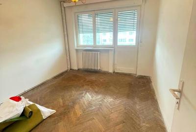 Apartament cu 3 camere decomandat în Podu Roș - 4