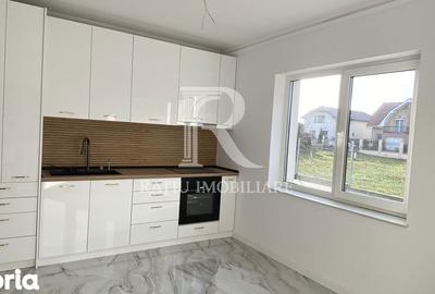 Casă cu 4 camere cu Teren 928 Mp în Sânmartin