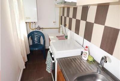 Garsoniera de vanzare in zona Penny Obor , etaj 3 (mansarda) - 4