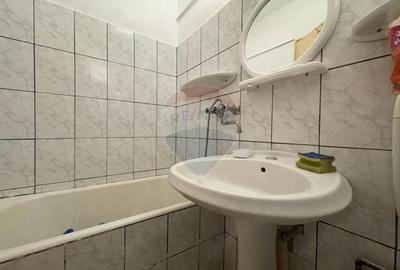 Apartament cu 3 camere semidecomandat în Mediaș - 1