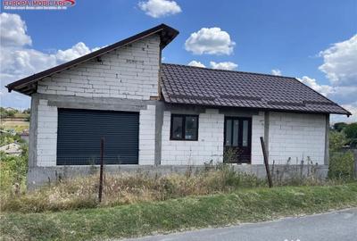 Casă cu 4 camere cu Teren 1600 Mp în Malcoci - 3