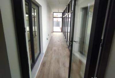 Casă cu 4 camere cu Teren 300 Mp în Central - 1