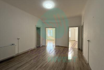 Apartament cu 3 camere semidecomandat în P-ța Romană - 12