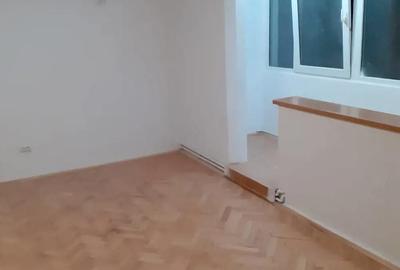 Apartament cu 3 camere în Circumvalațiunii - 12