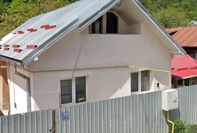 Casă cu 2 camere cu Teren 200 Mp în Central