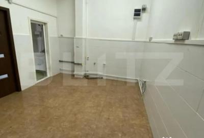Spațiu comercial, de 32 mp, în Central - 3