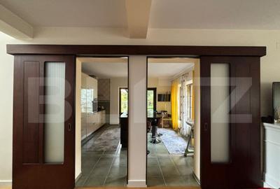 Casa superba de vanzare, in Sanpetru 1000 mp teren, la - 5