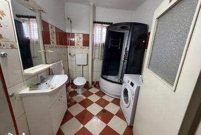 Casă cu 6 camere cu Teren 395 Mp în Central