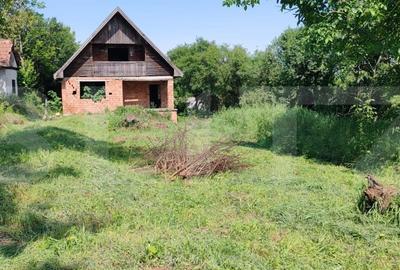 Vand teren cu casa la rosu - zona Platou, Str. Posada