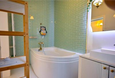 FILM! Eleganta si confort, in cetatea istorica a Brasovului, - 7