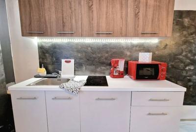 Garsonieră decomandată în Roșu