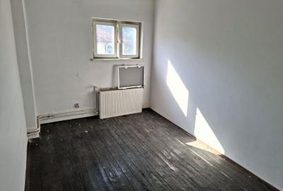 Investiție - 2 camere la mansardă 18 mp + pod 166 mp + teren 60 mp / comision 0% - 5