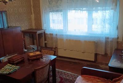 Apartament cu 4 camere semidecomandat în Dacia