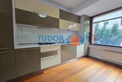 Chic Two-Bedroom Apartment in a Peaceful Green Oasis - 4