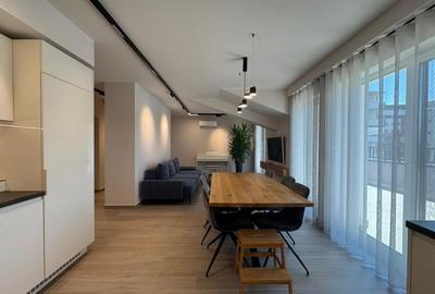 Apartament cu 3 camere decomandat, mobilat în Tractorul