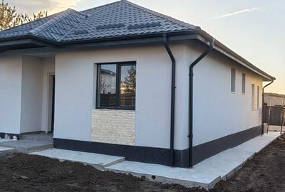 Casă cu 4 camere în Central - 1
